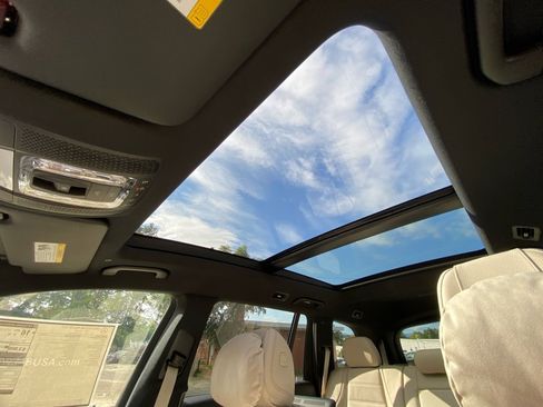 New 2026 Mercedes-Benz GLS 580 4MATIC image 21