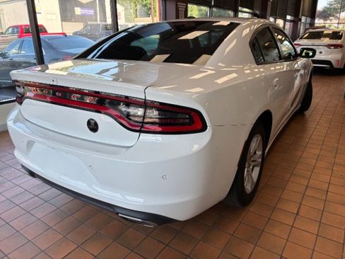 Used 2018 Dodge Charger SXT image 8