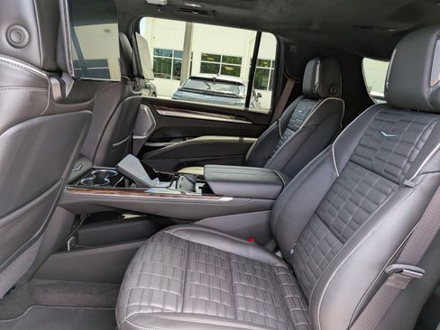 Certified 2026 Cadillac Escalade ESV Platinum Sport AWD/4WD image 17