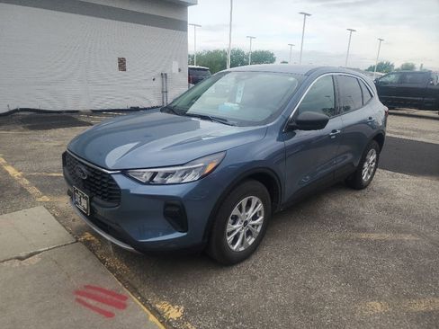 Used 2023 Ford Escape Active w/ Tech Pack #1 AWD/4WD image 2
