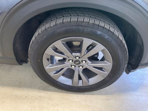 Used 2022 Ford Explorer XLT w/ Equipment Group 202A image 13