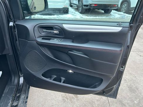 Used 2013 Dodge Grand Caravan R/T w/ Driver Convenience Group FWD image 14