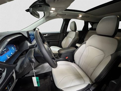 New 2025 Ford Escape SE w/ PHEV Premium Package image 9