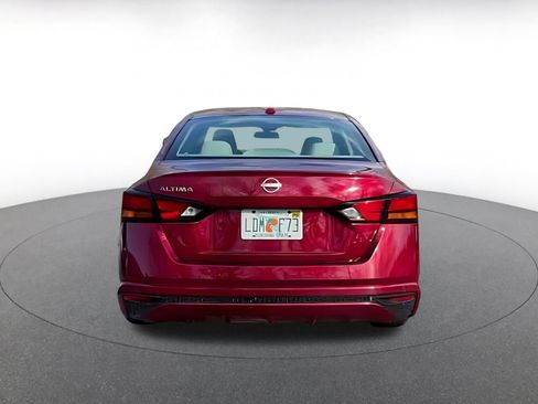 Used 2025 Nissan Altima 2.5 SV image 11