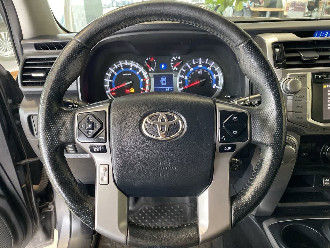 Used 2017 Toyota 4Runner SR5 AWD/4WD image 17