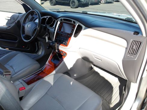 Used 2006 Toyota Highlander Limited AWD/4WD image 13