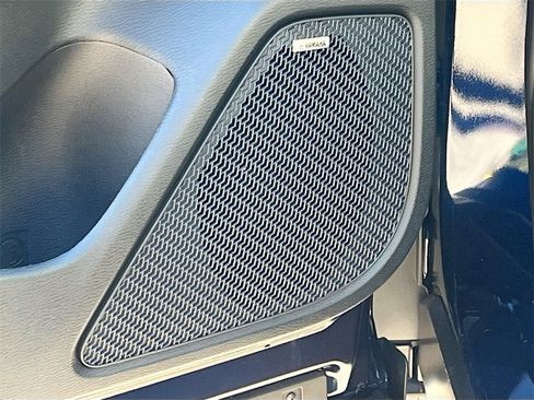 New 2025 Mitsubishi Outlander SE image 19