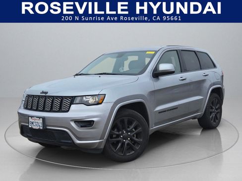 Used 2017 Jeep Grand Cherokee Altitude image 1