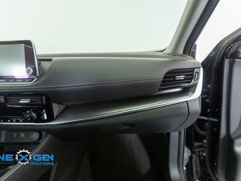 Used 2022 Nissan Rogue SV AWD/4WD image 41