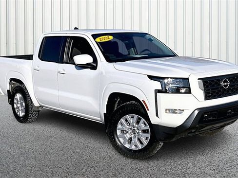 Used 2022 Nissan Frontier SV image 1