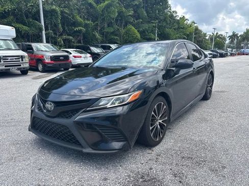 Used 2018 Toyota Camry SE FWD image 5