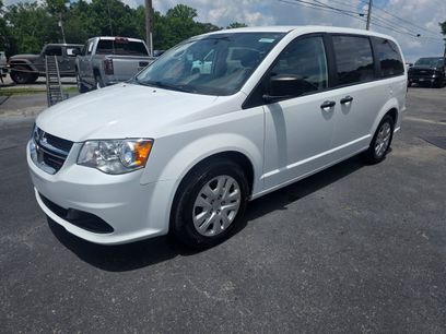 Used 2020 Dodge Grand Caravan SE w/ UConnect Hands-Free Group