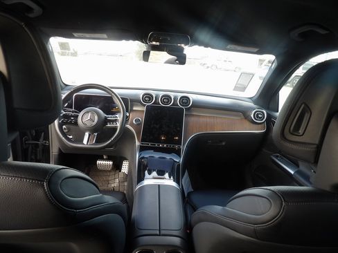 Used 2023 Mercedes-Benz GLC 300 image 19