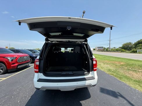 Used 2020 Ford Expedition XLT w/ Equipment Group 202A AWD/4WD image 5