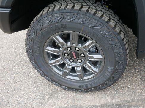 New 2026 GMC Sierra 1500 AT4X w/ LPO, Black Badging Package AWD/4WD image 9