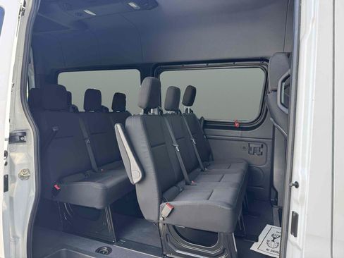 Used 2024 Mercedes-Benz Sprinter 2500 image 13