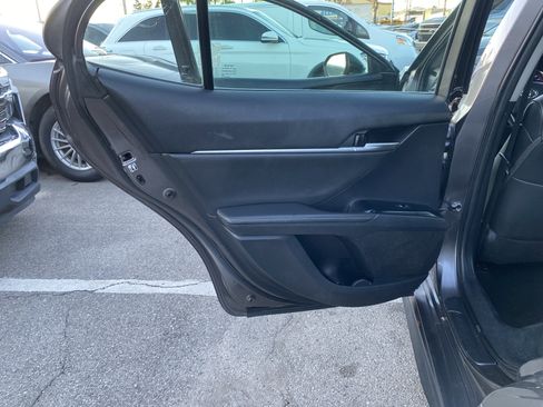 Used 2019 Toyota Camry XSE image 17