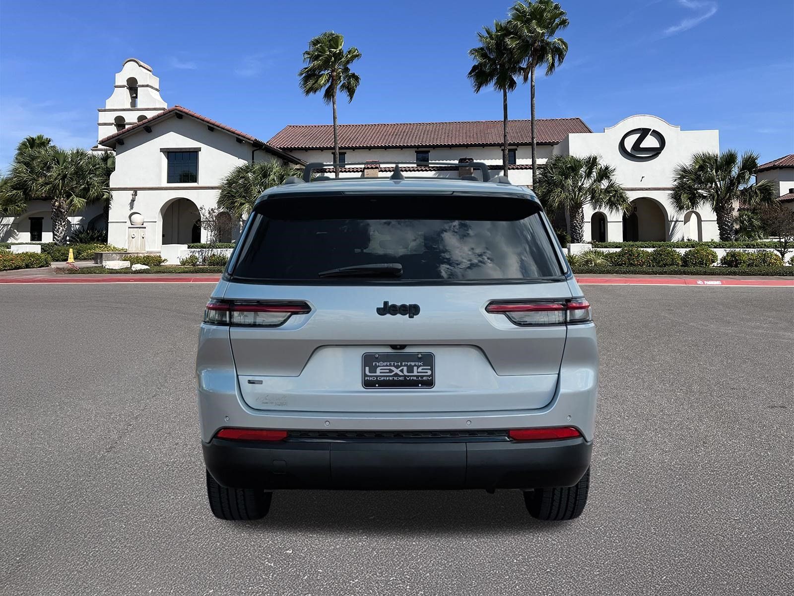 Used 2022 Jeep Grand Cherokee L Laredo RWD image 3