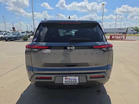 New 2026 Nissan Pathfinder SL FWD image 5