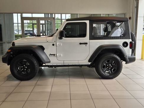 Used 2025 Jeep Wrangler Sport image 4