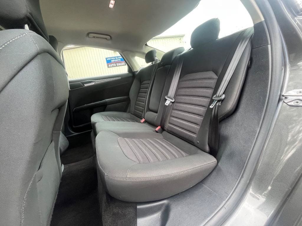 Used 2018 Ford Fusion SE FWD image 28