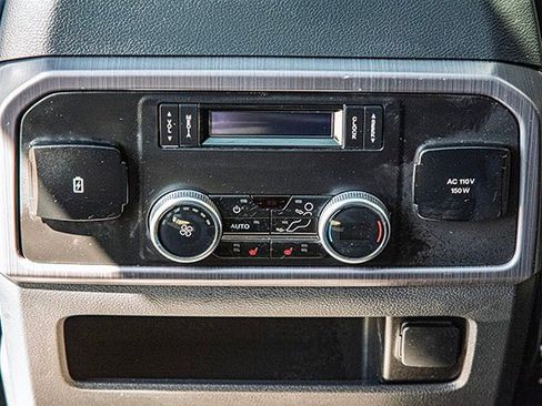 Used 2024 Ford Expedition Platinum image 26