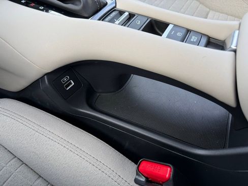 Certified 2023 Honda HR-V LX image 28