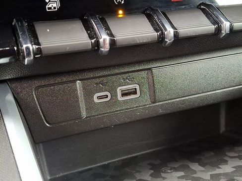 Used 2023 Chevrolet Colorado LT w/ LT Convenience Package II image 25