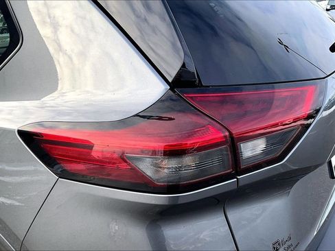 Used 2021 Nissan Rogue SV image 22