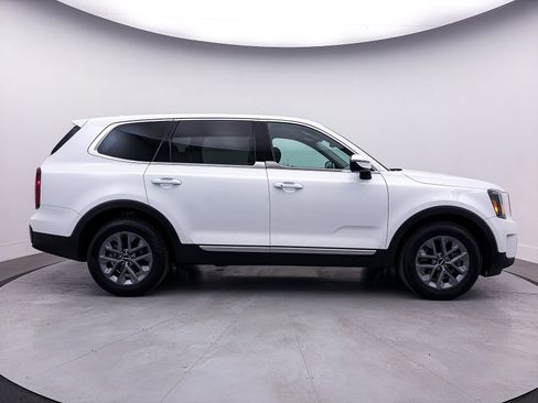 Certified 2025 Kia Telluride LX image 39