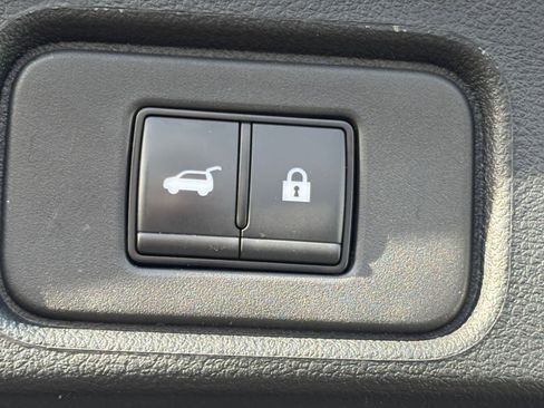 Used 2025 Nissan Pathfinder SV image 23