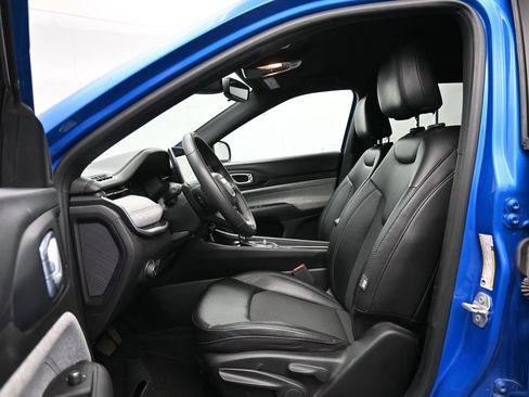 Used 2024 Jeep Compass Latitude AWD/4WD image 22