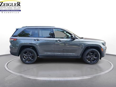 Used 2023 Jeep Grand Cherokee Altitude AWD/4WD image 4