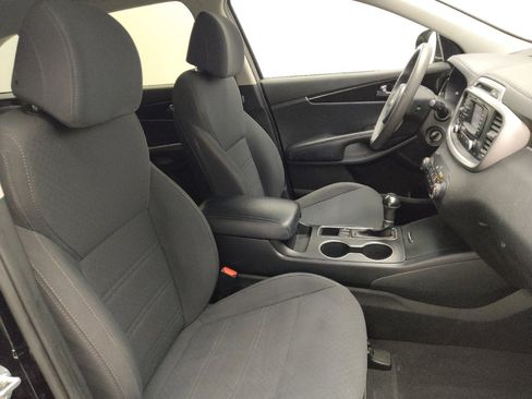 Used 2017 Kia Sorento LX image 21