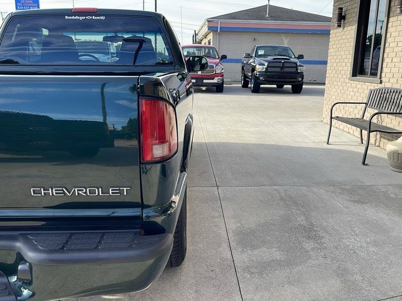 Used 2001 Chevrolet S10 Pickup LS w/ Preferred Equipment Group RWD image 11