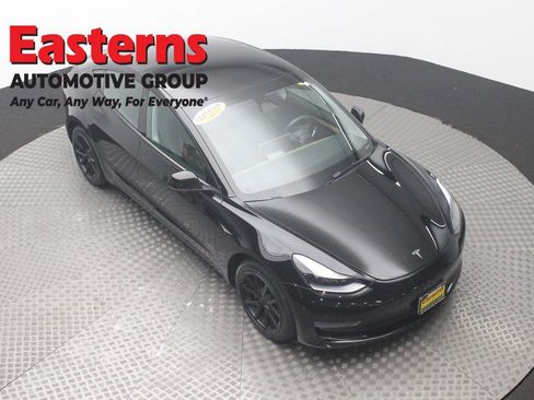 Used 2023 Tesla Model 3 Standard Range image 3