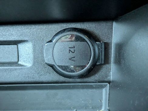 Certified 2024 Volkswagen Tiguan SE R-Line image 31