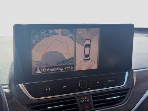 Used 2023 Nissan Altima 2.5 SL FWD image 14