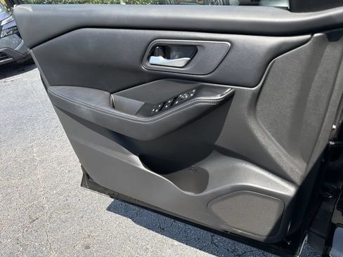 Used 2025 Nissan Rogue SV FWD image 25