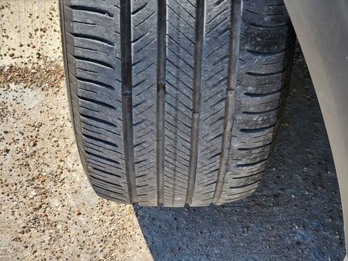 Used 2023 Ford Explorer XLT w/ Equipment Group 202A image 13