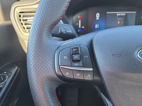 Used 2025 Ford Escape ST-Line image 11