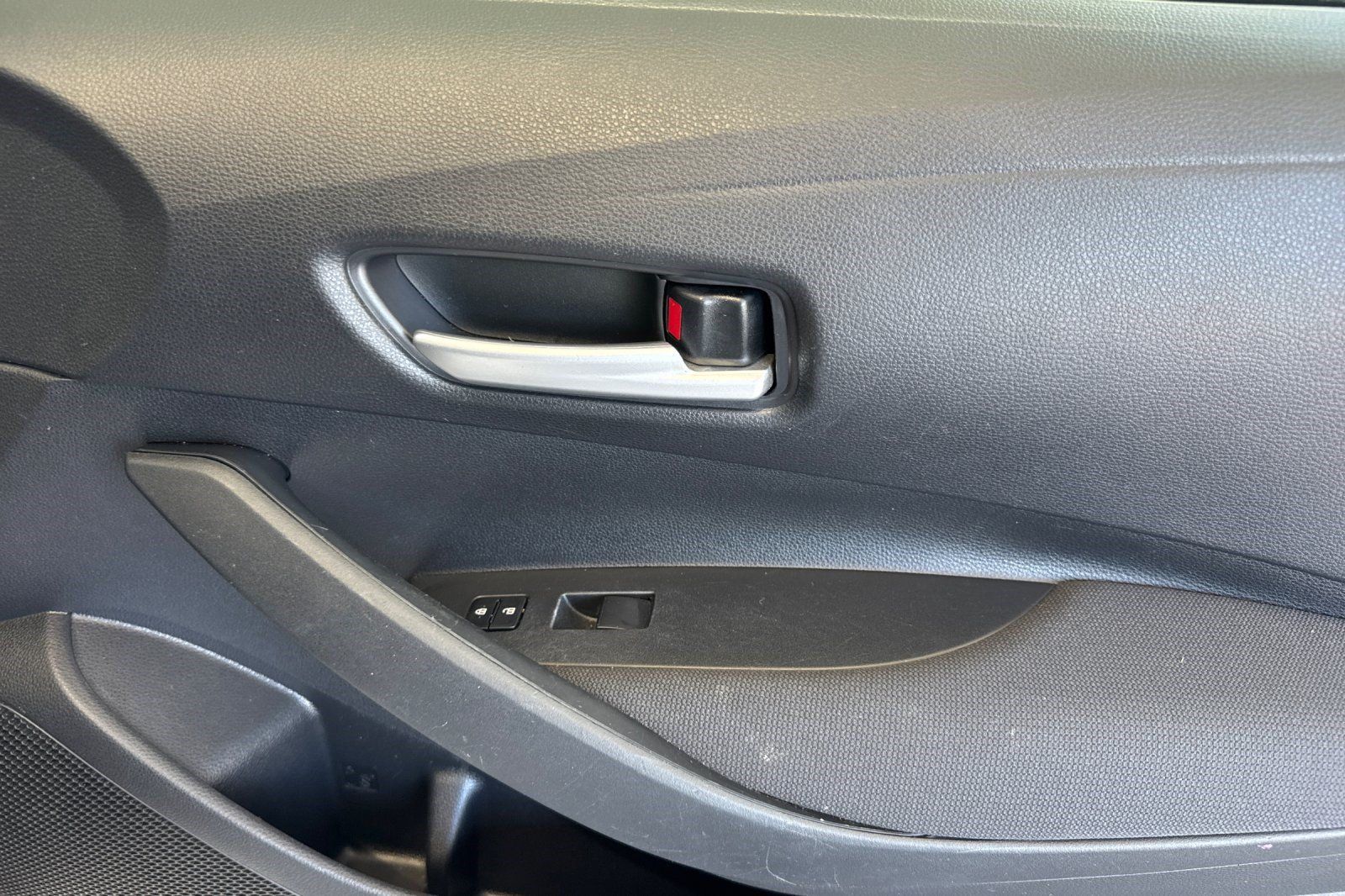 Used 2020 Toyota Corolla LE FWD image 21