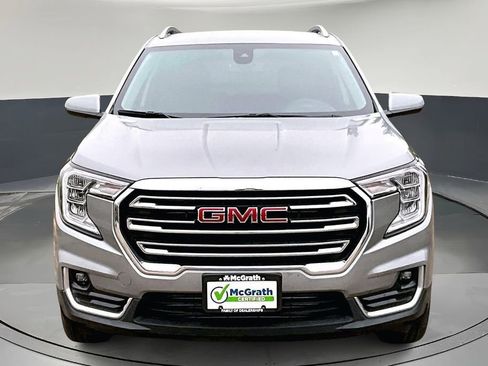 Used 2024 GMC Terrain SLT image 2