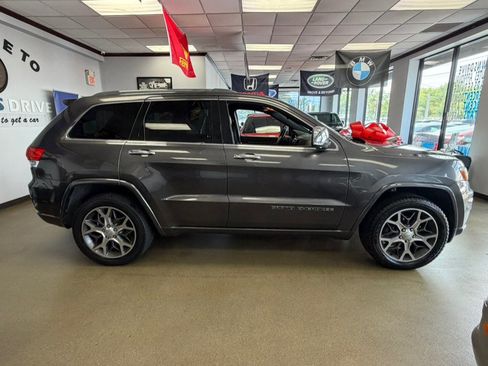 Used 2020 Jeep Grand Cherokee Overland AWD/4WD image 19