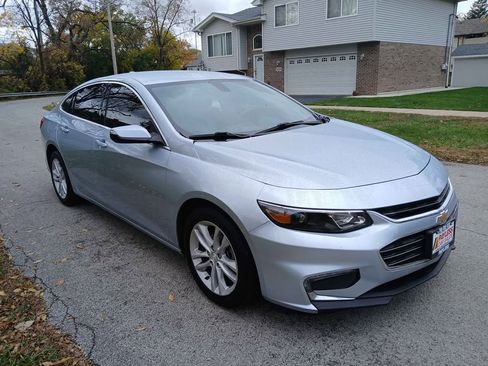 Used 2017 Chevrolet Malibu LT image 4