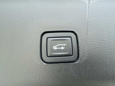 Used 2023 Chevrolet Traverse RS w/ LPO, Floor Liner Package AWD/4WD image 12
