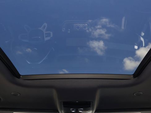 Used 2023 Land Rover Defender 110 X-Dynamic SE image 13