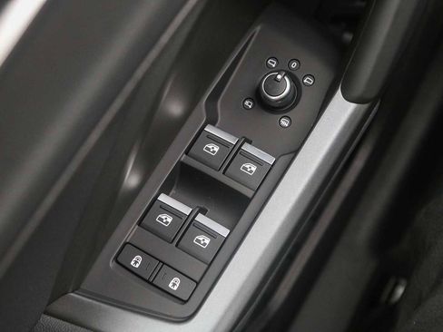 New 2025 Audi Q3 2.0T Premium image 33