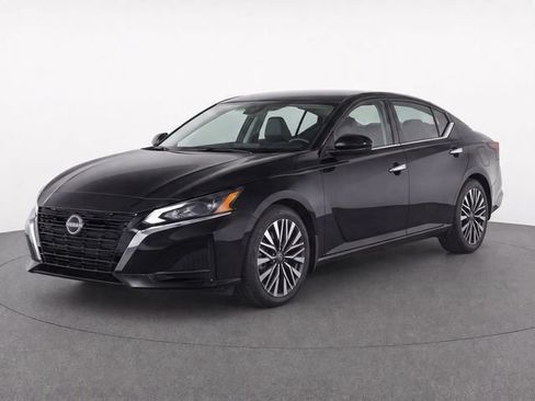 Used 2025 Nissan Altima 2.5 SV FWD image 2
