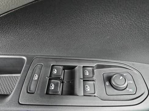 Used 2022 Volkswagen Taos SE FWD image 27